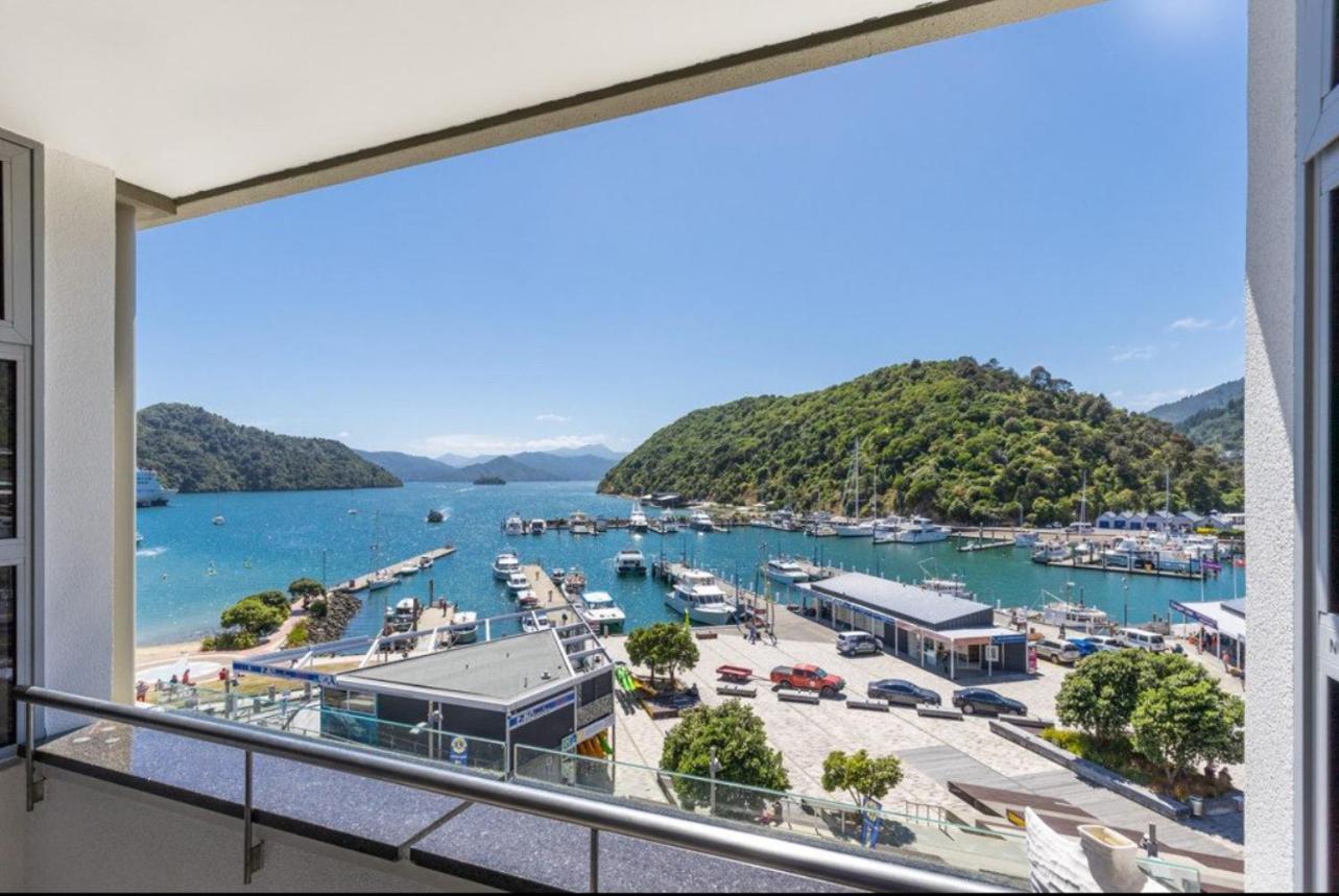 Astonishing Views Superb Waterfront Apartment Пиктън Екстериор снимка