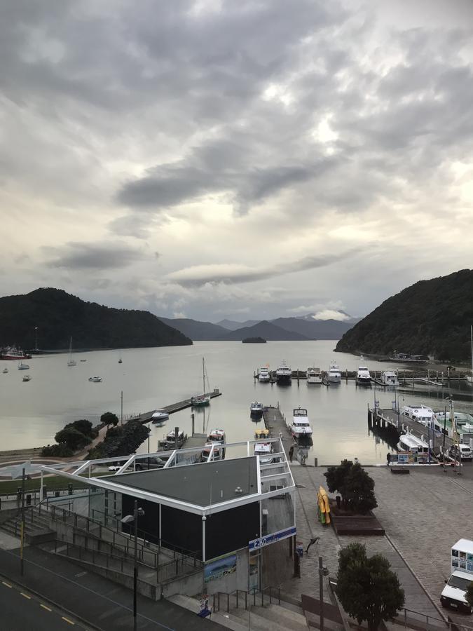 Astonishing Views Superb Waterfront Apartment Пиктън Екстериор снимка